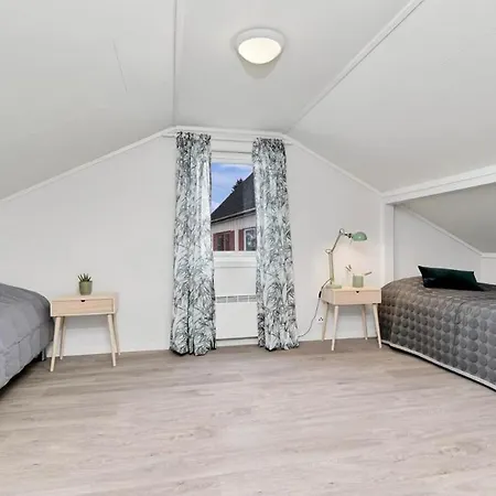 Lägenhet Din Hjem! Mitt I By1. Gratis Parkering!!